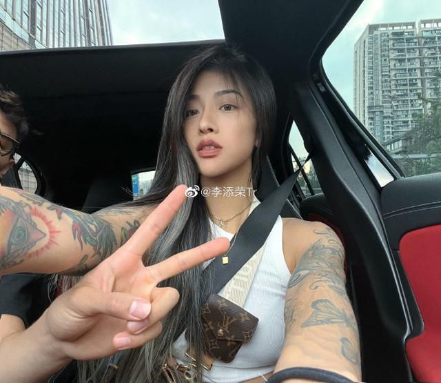 表白独自一人是女儿的朋友